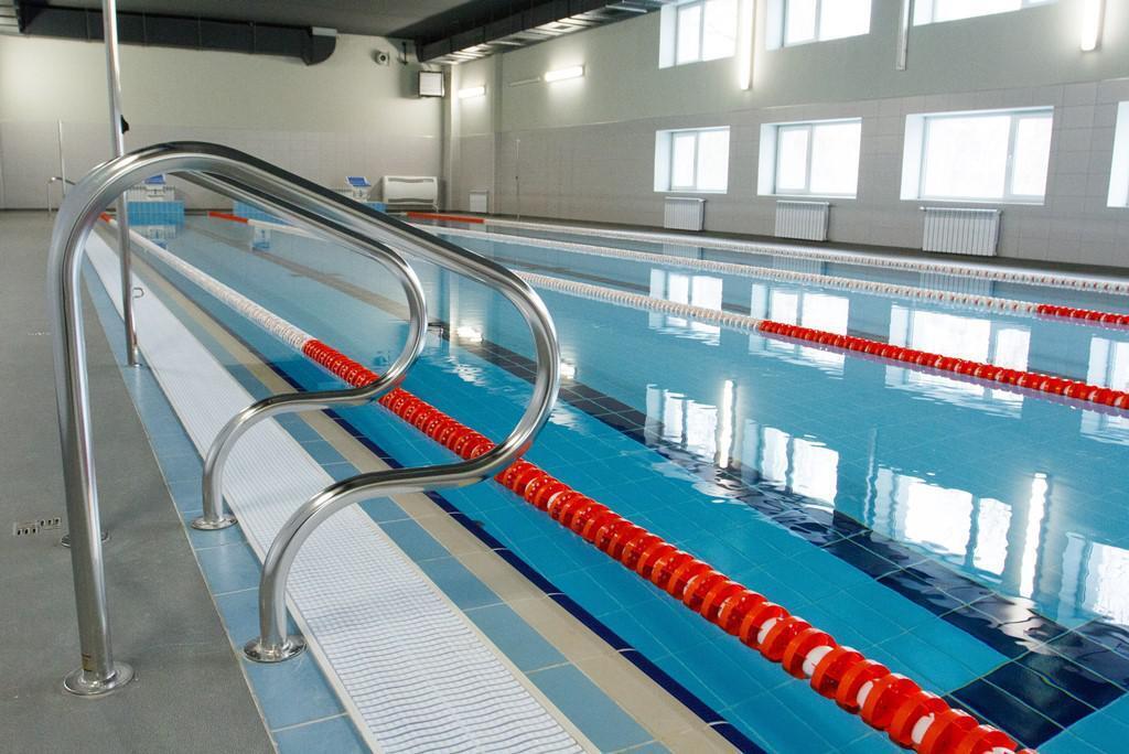 25-метровый тренировочный бассейн рассчитан на три дорожки