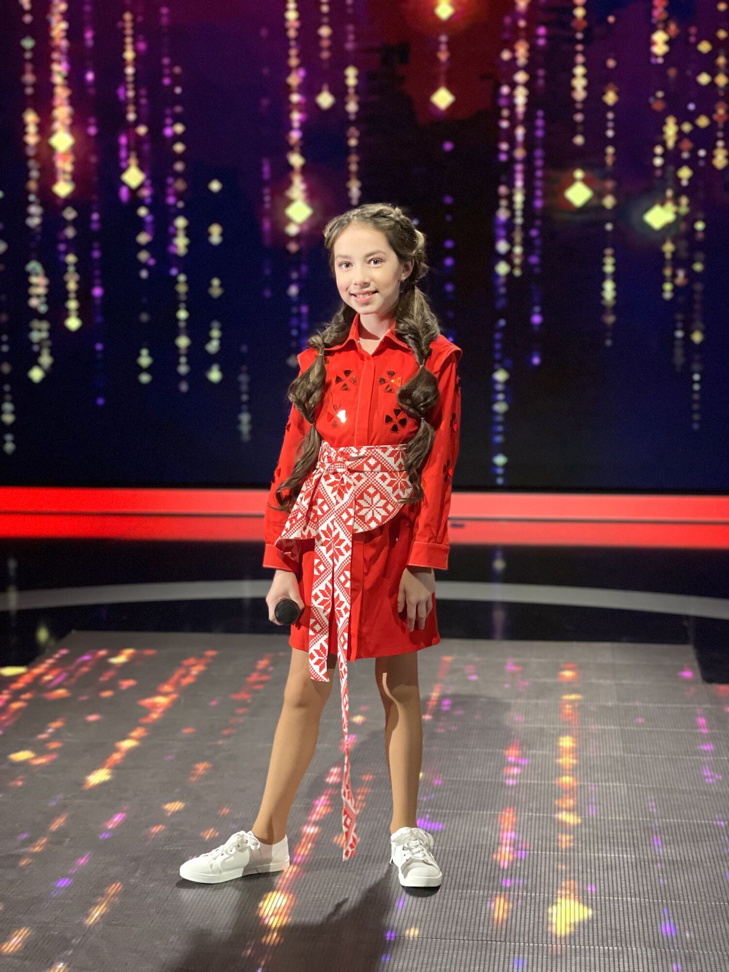 Многогранность юной девочки впечатляет: Vlada K о работе на телевидении и карьере певицы