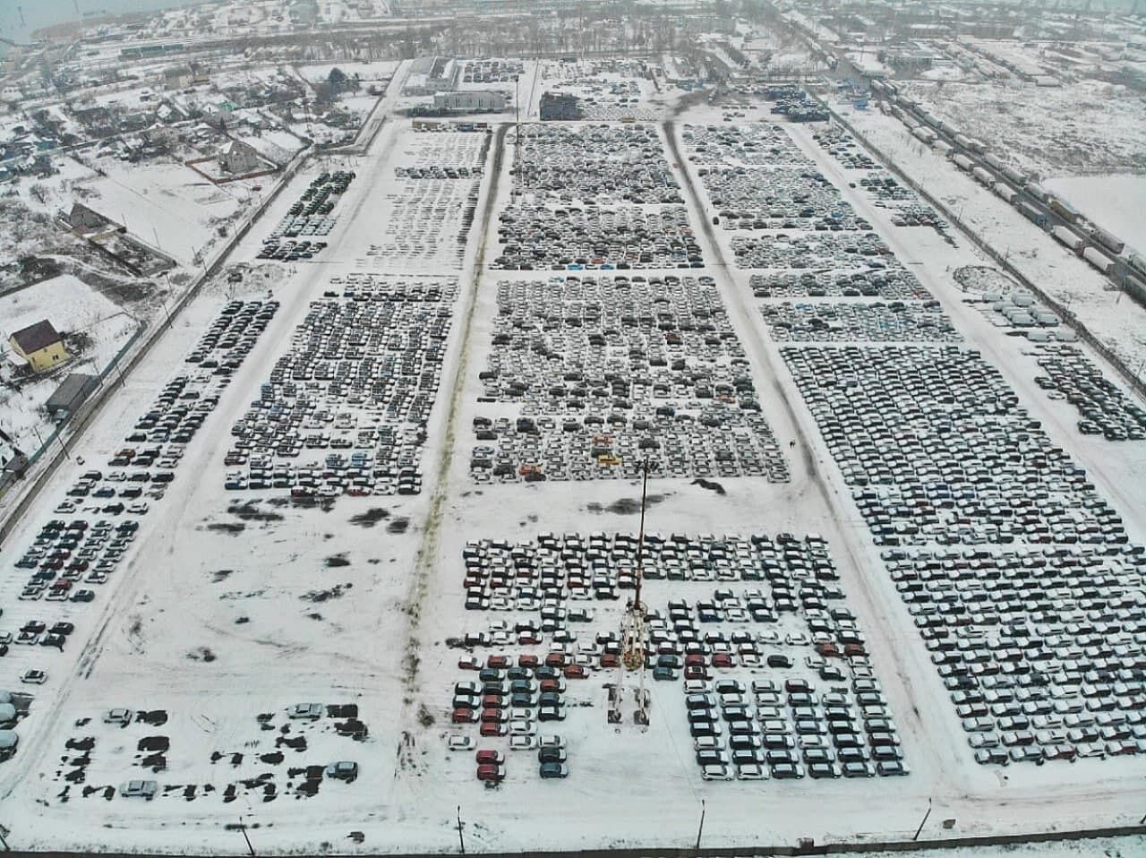 В порту Черноморска закончилось свободное место для автомобилей, купленных украинцами