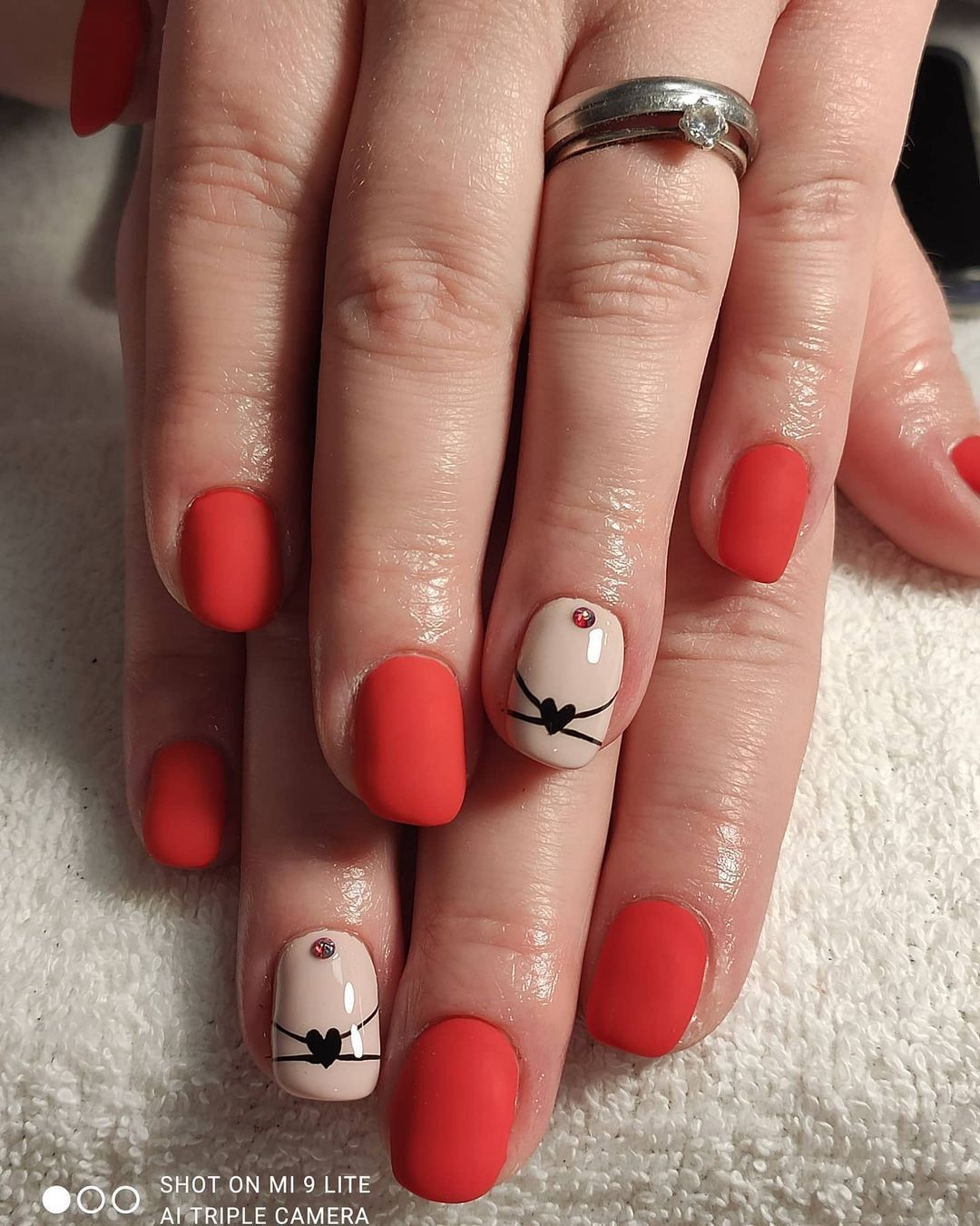 Красный маникюр
