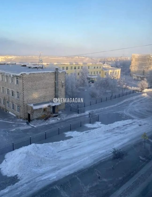Черный снег в Магаданской области стал привычным явлением.