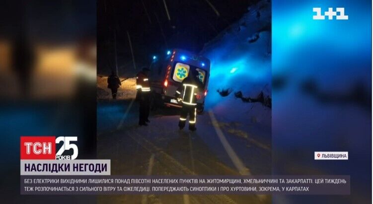 В Славском автомобиль скорой помощи слетел с дороги из-за гололедицы.