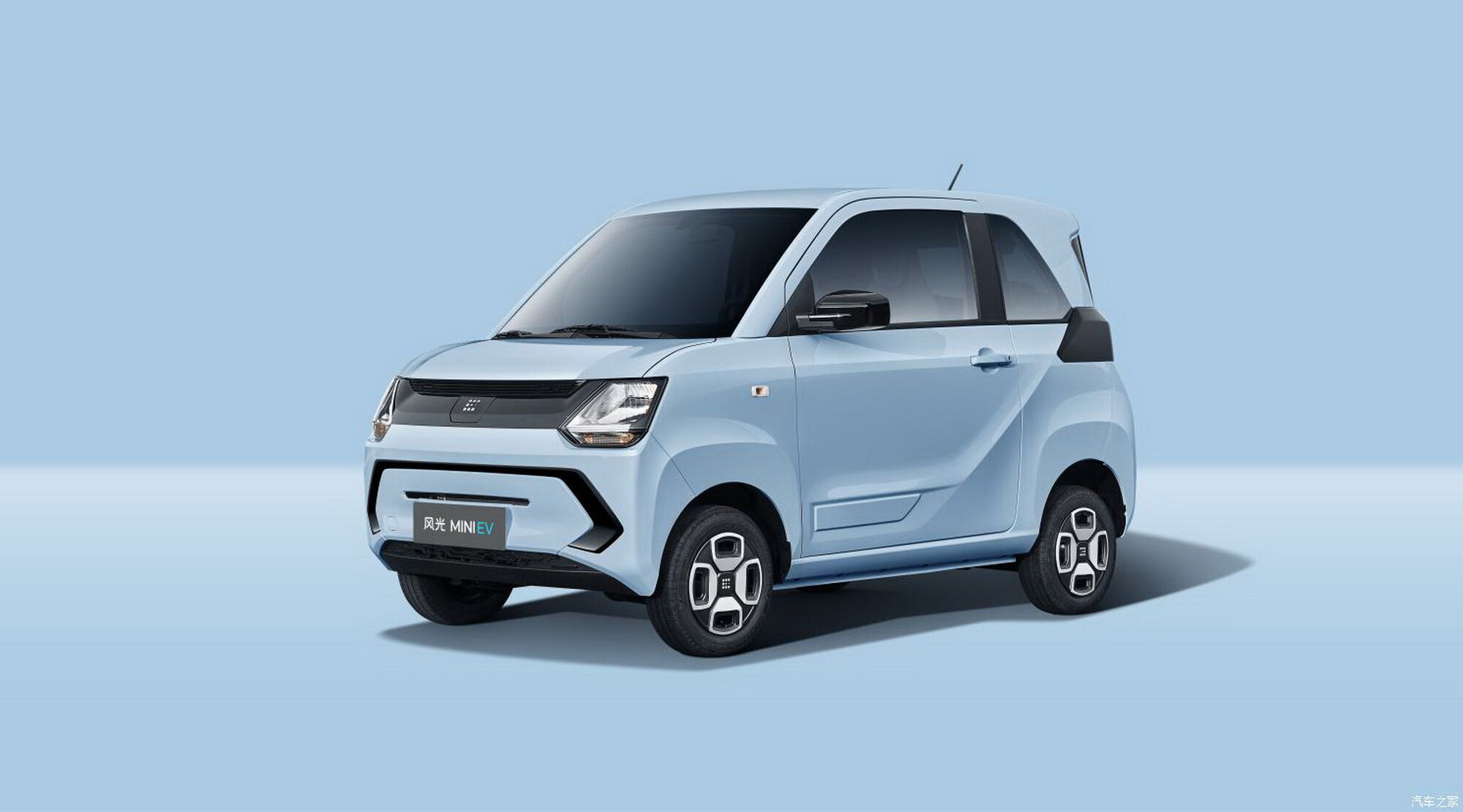 Fengguang Mini EV брат-близнец показанного ранее Sokon Candy от подразделения DFSK