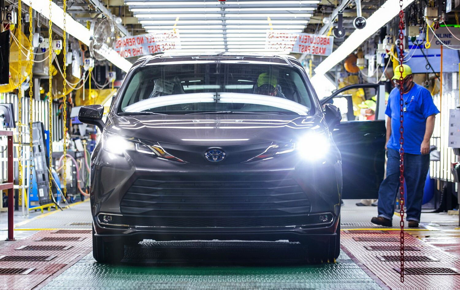 В США Toyota смогла реализовать в прошлом году 2,3 млн автомобилей