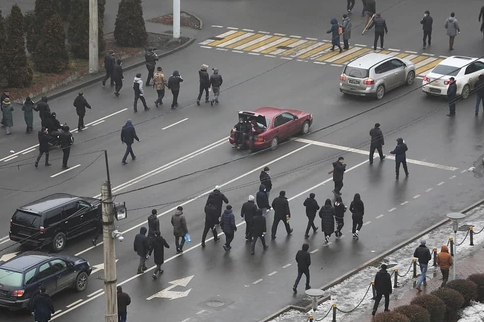 Протестувальники на вулицях Алмати