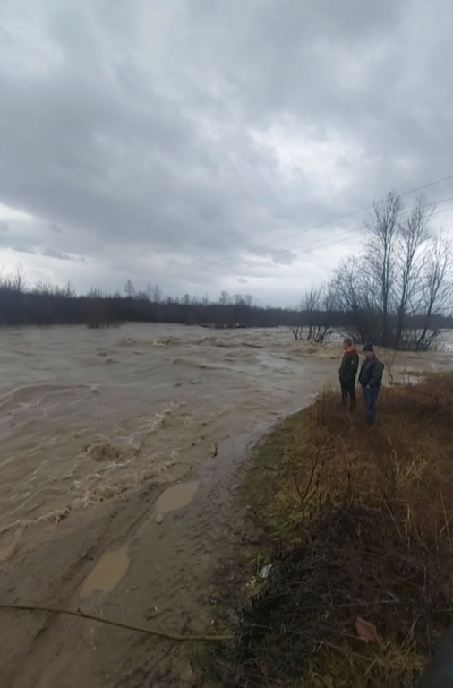 Поднялся уровень воды в реках