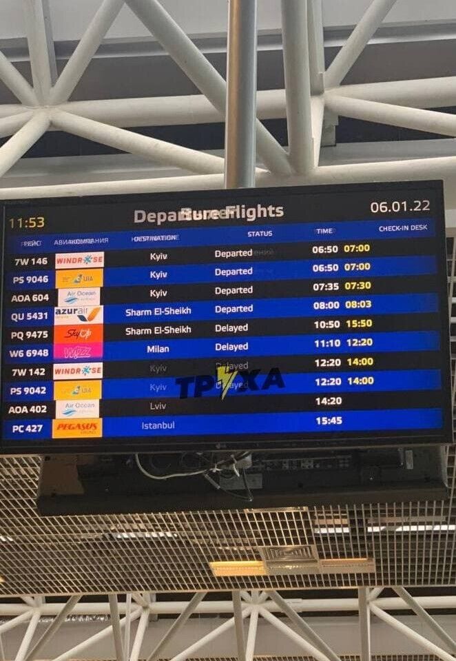 В Харькове из-за непогоды не смог приземлиться самолет из Египта, задерживаются и другие рейсы. Фото и видео