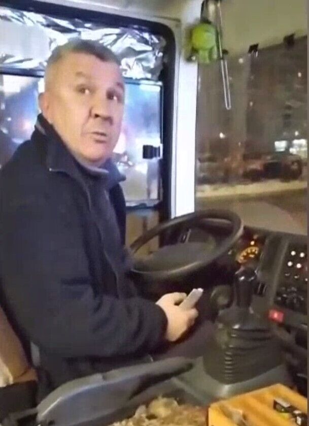 В Киеве из-за курения в салоне возник конфликт между пассажиром и водителем маршрутки. Видео