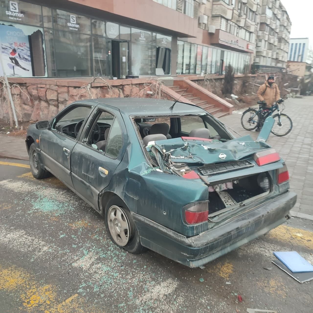 Алмати оточили блокпостами, у місті – комендантська година та зачистка силовиками вулиць. Хроніка подій у Казахстані 8 січня