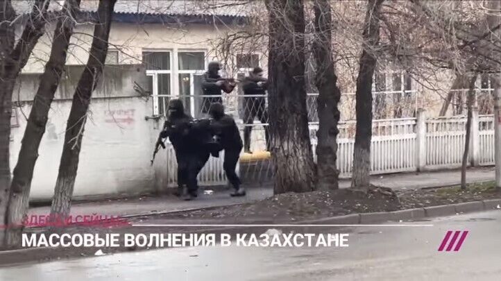 В Алматы морг охраняют "зеленые человечки", по родственникам погибших открыли огонь. Видео