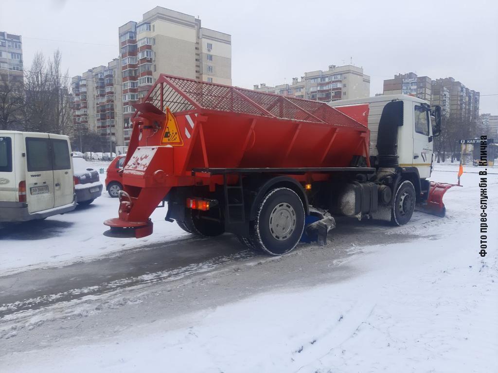 Кличко: на прибирання Києва від снігу виїхали майже 140 машин "Укравтодору"