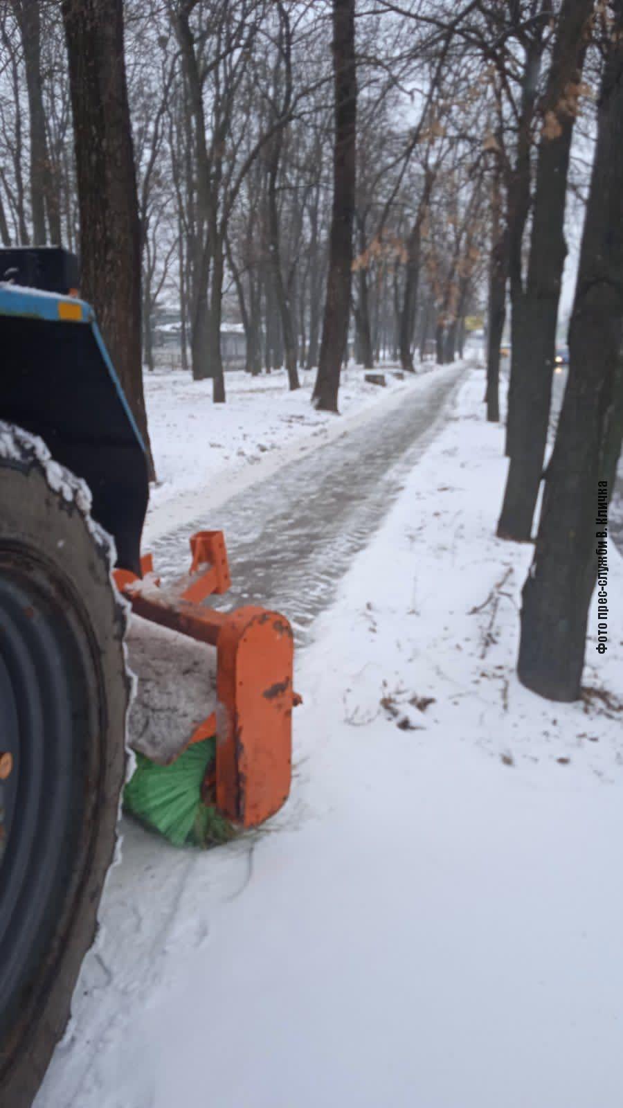 Кличко: на уборку Киева от снега выехали около 140 машин "Укравтодора"