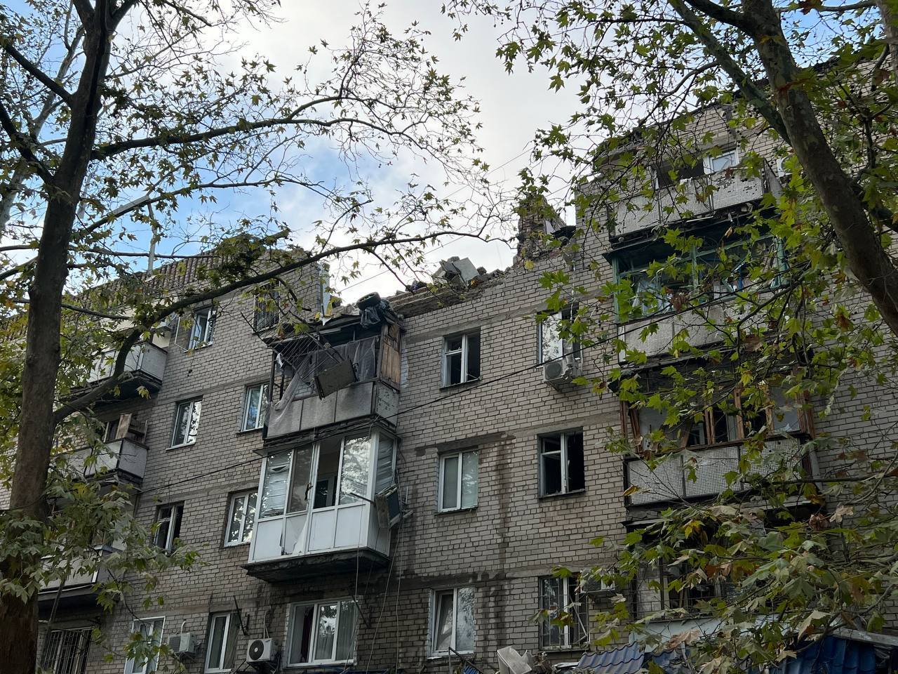 Разрушенный российской ракетой дом в Николаеве