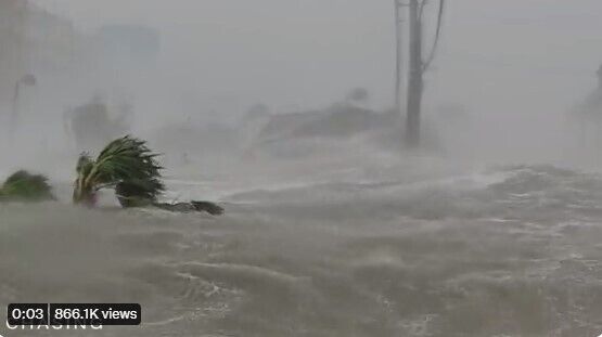 Бывает раз в 500 лет: США накрыл сверхмощный ураган "Ян", погибли десятки человек. Видео