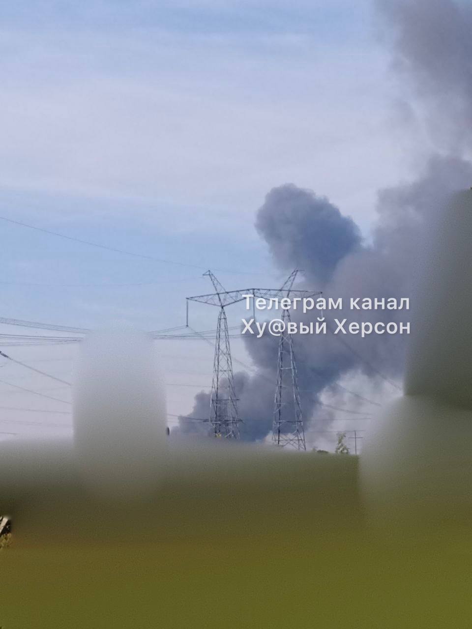 Дым в Таврийске в результате взрыва на складе БК