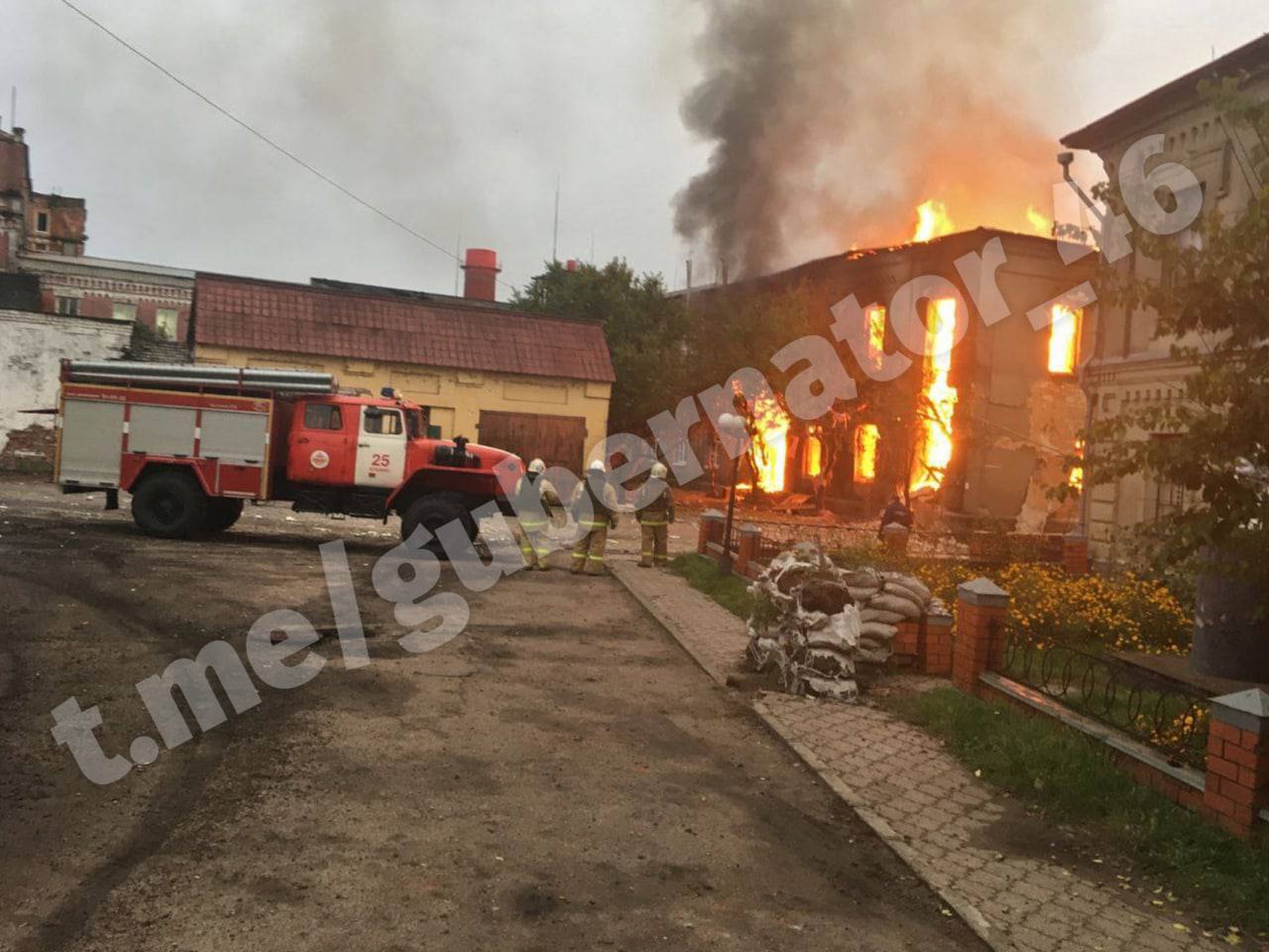 "Бавовна" дісталася Курської області: в селі Тьоткіно трапилася пожежа на спиртзаводі. Фото і відео