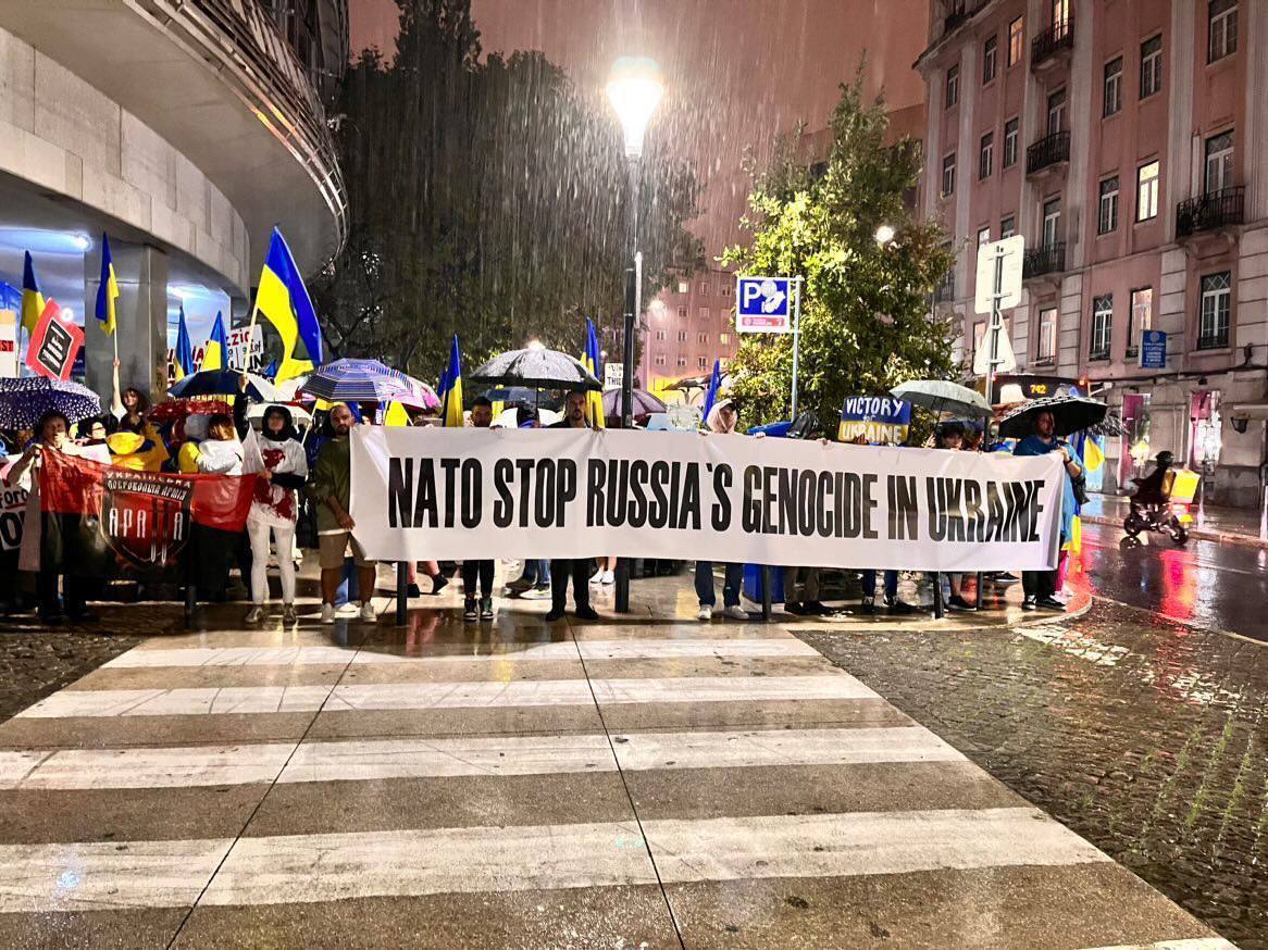 У Лондоні, Відні, Парижі та інших містах світу вийшли на акції протесту проти російського геноциду в Україні. Фото і відео