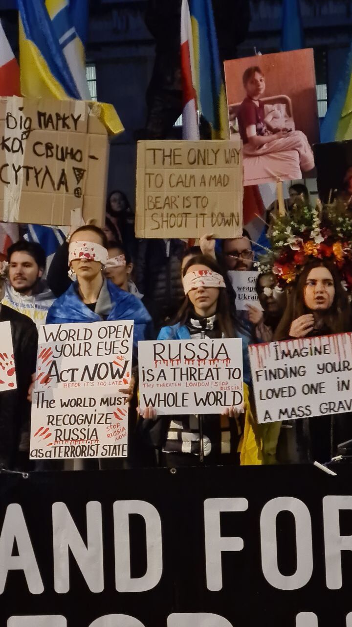 В Лондоне, Вене, Париже и других городах мира вышли на акции протеста против российского геноцида в Украине. Фото и видео