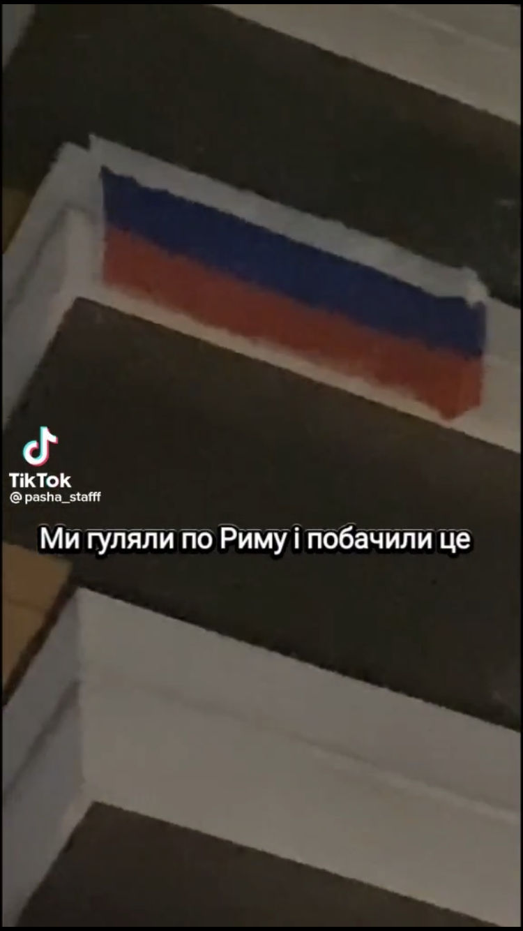 В Італії знайшли фаната ''русского міра'', який вивісив на балконі прапор РФ: з ним розібралися українці. Відео