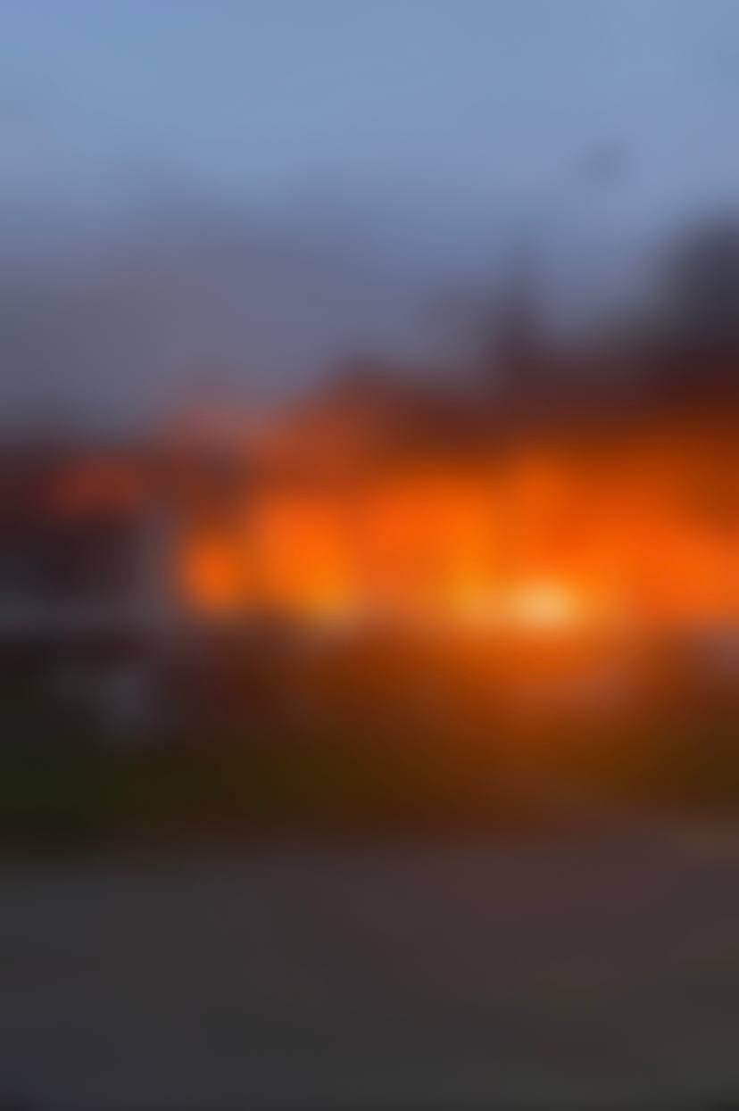 Окупанти знову вдарили ракетами по Запоріжжю, влучили в автосалон: є загиблий. Фото і відео