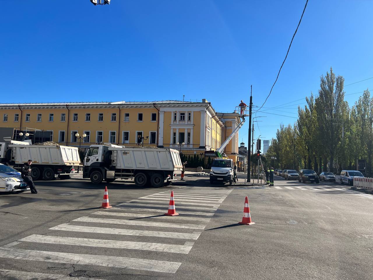В МВС показали наслідки ракетного обстрілу по Києві з боку РФ. Фото
