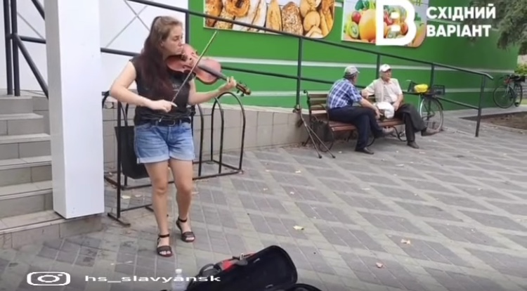 Играла на скрипке песню ''ВВ'': Олег Скрипка показал убитую оккупантами девочку из Славянска. Видео