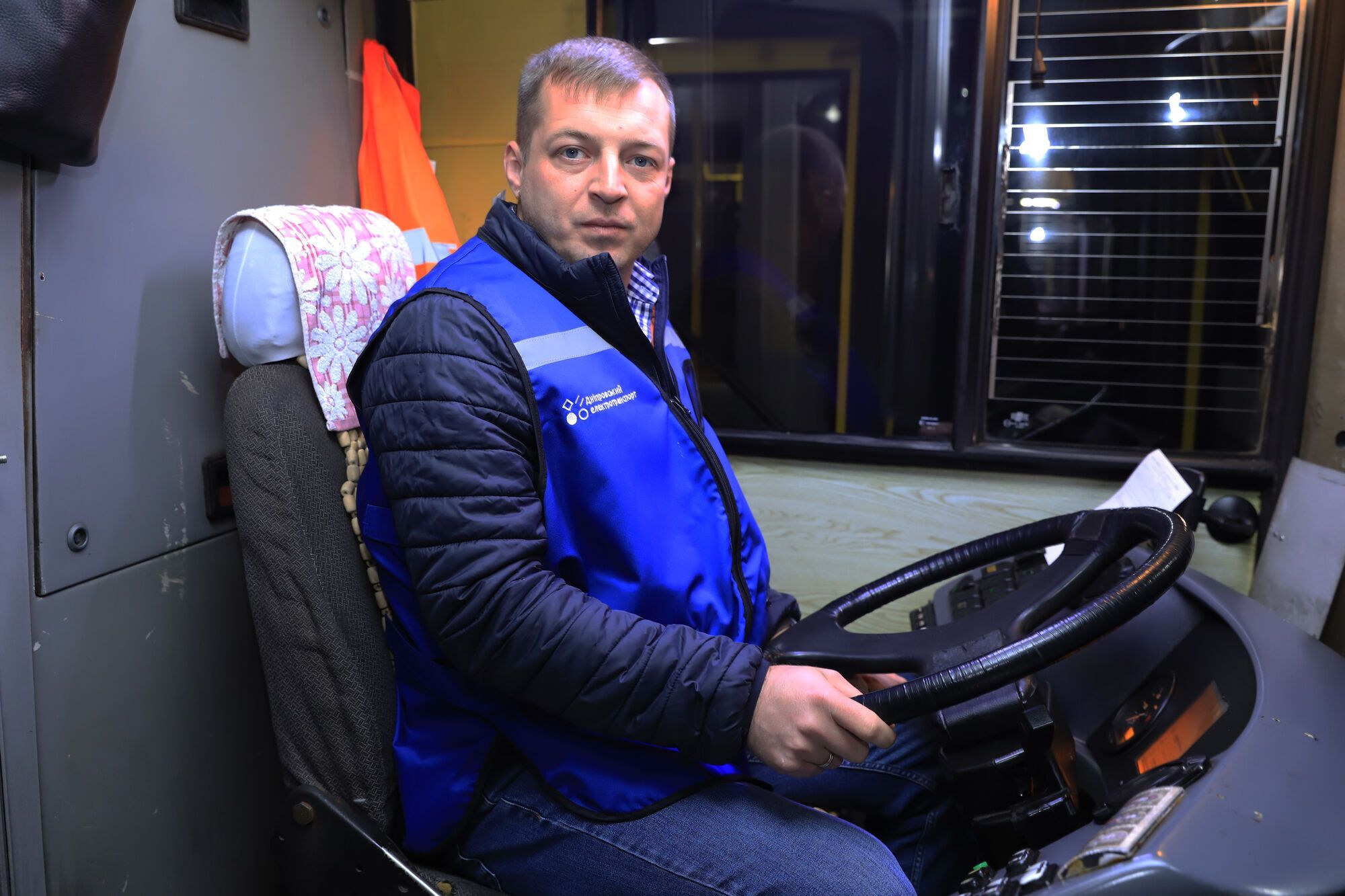 Філатов випустив на маршрути автобуси з Києва і подякував за допомогу після ударів РФ