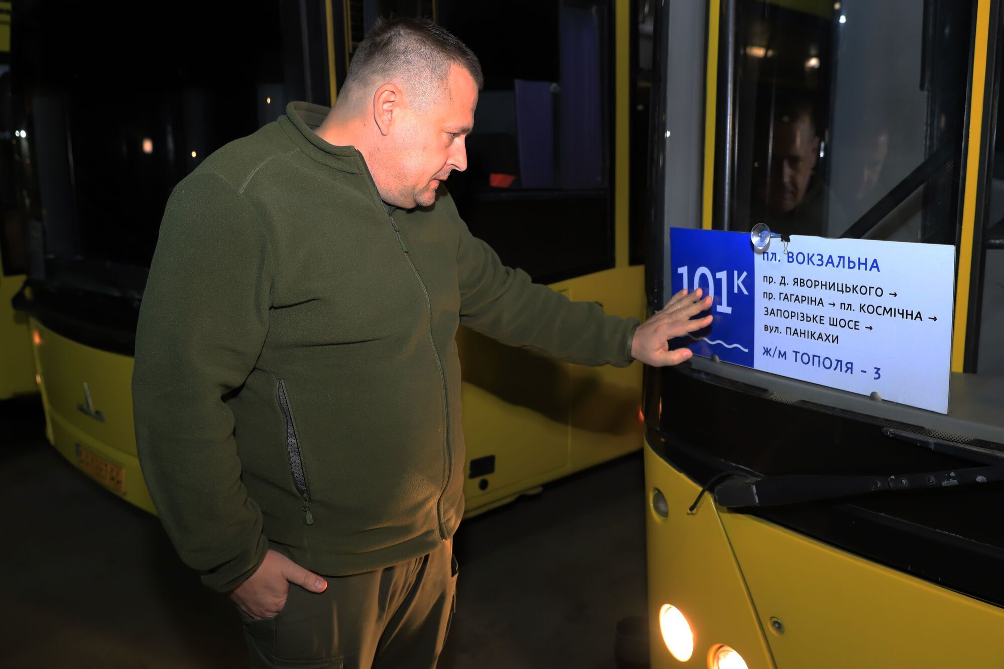 Філатов випустив на маршрути автобуси з Києва і подякував за допомогу після ударів РФ