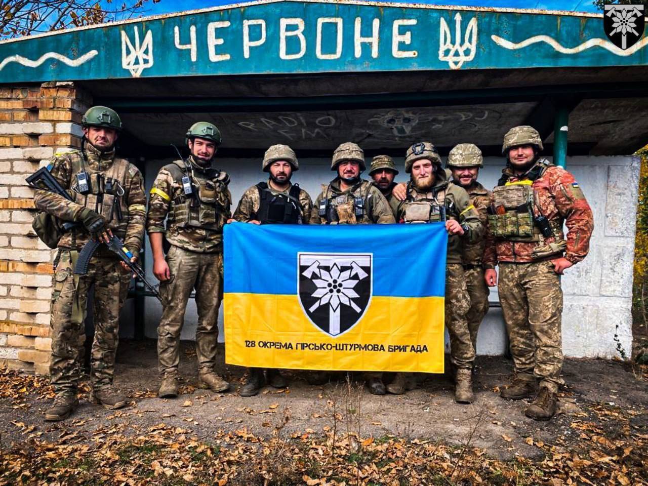 Воины ВСУ показали фото с флагом Украины в Красном Херсонской области. Фото