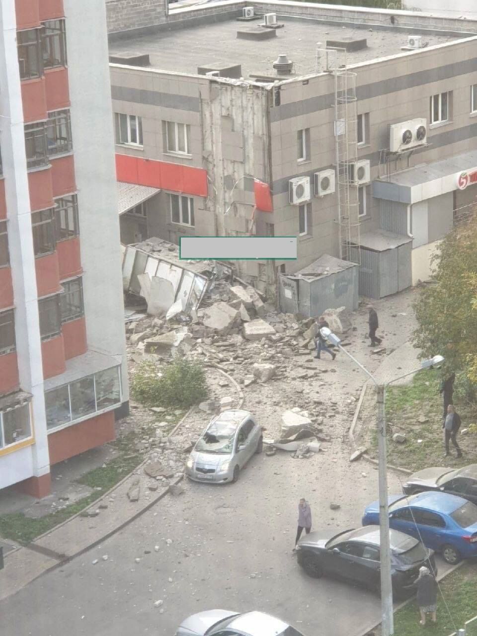 В Белгороде  обломки ракеты упали на многоэтажку, есть разрушения. Фото и видео