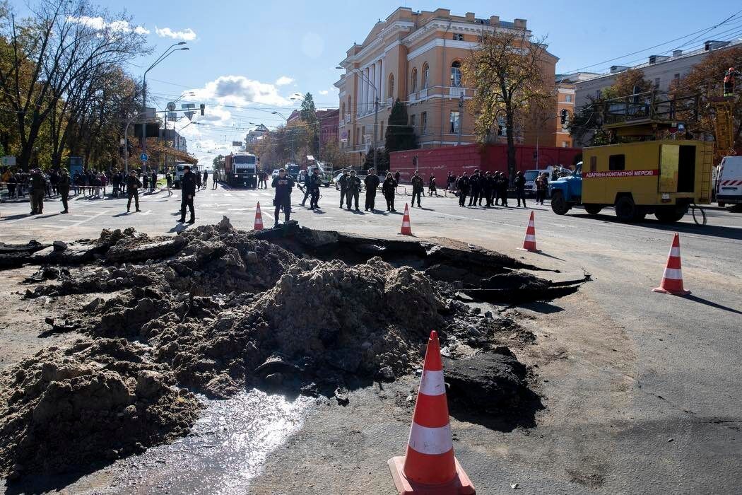 Кличко подякував комунальникам за оперативну ліквідацію наслідків ракетної атаки РФ по Києву