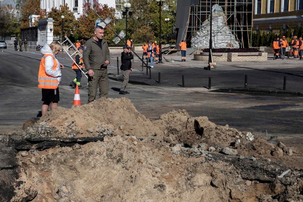Кличко подякував комунальникам за оперативну ліквідацію наслідків ракетної атаки РФ по Києву
