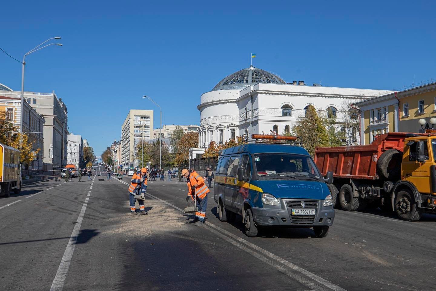 Кличко подякував комунальникам за оперативну ліквідацію наслідків ракетної атаки РФ по Києву