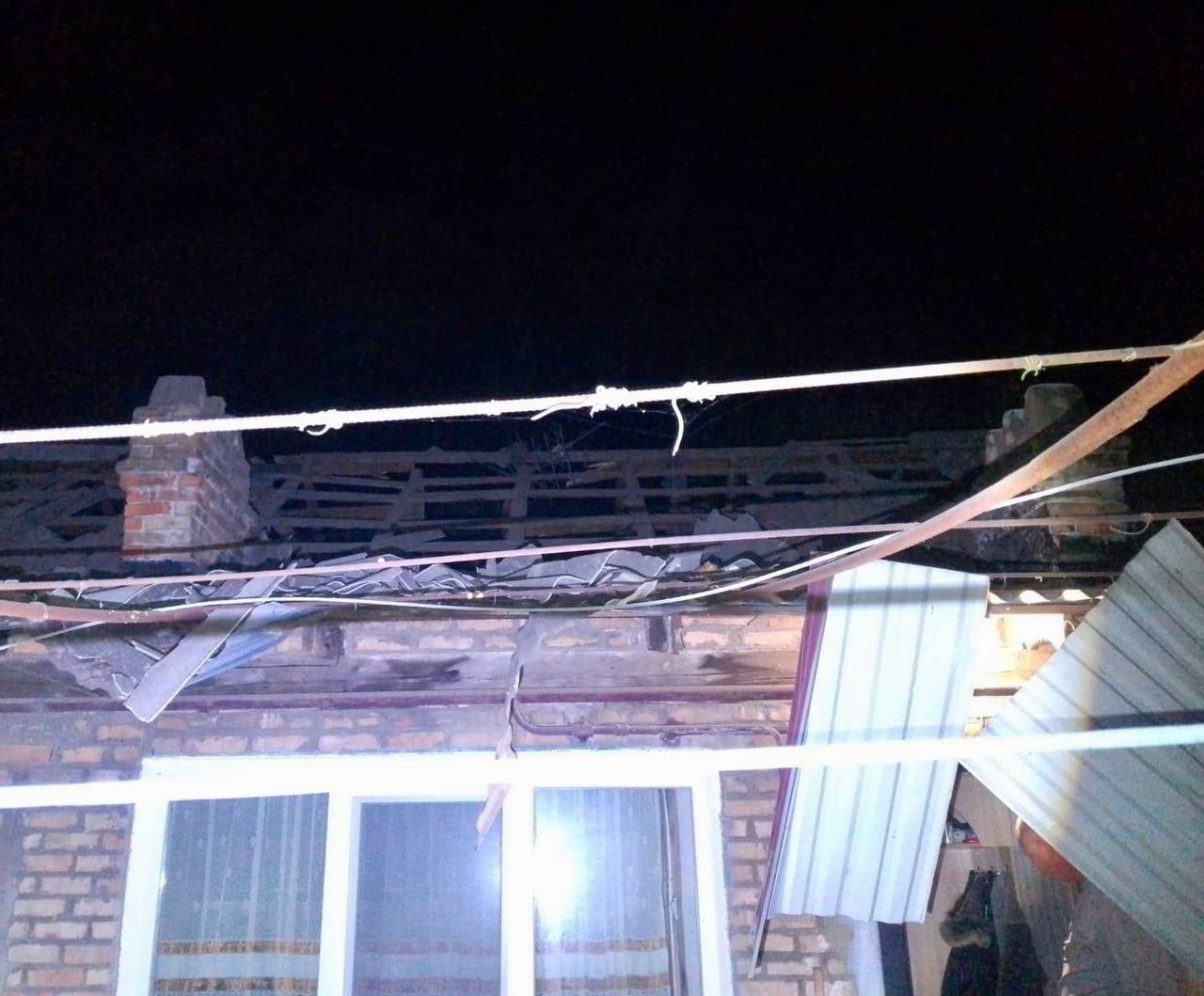 Оккупанты обстреляли Никополь, повреждено более 30 домов: есть пострадавший. Фото