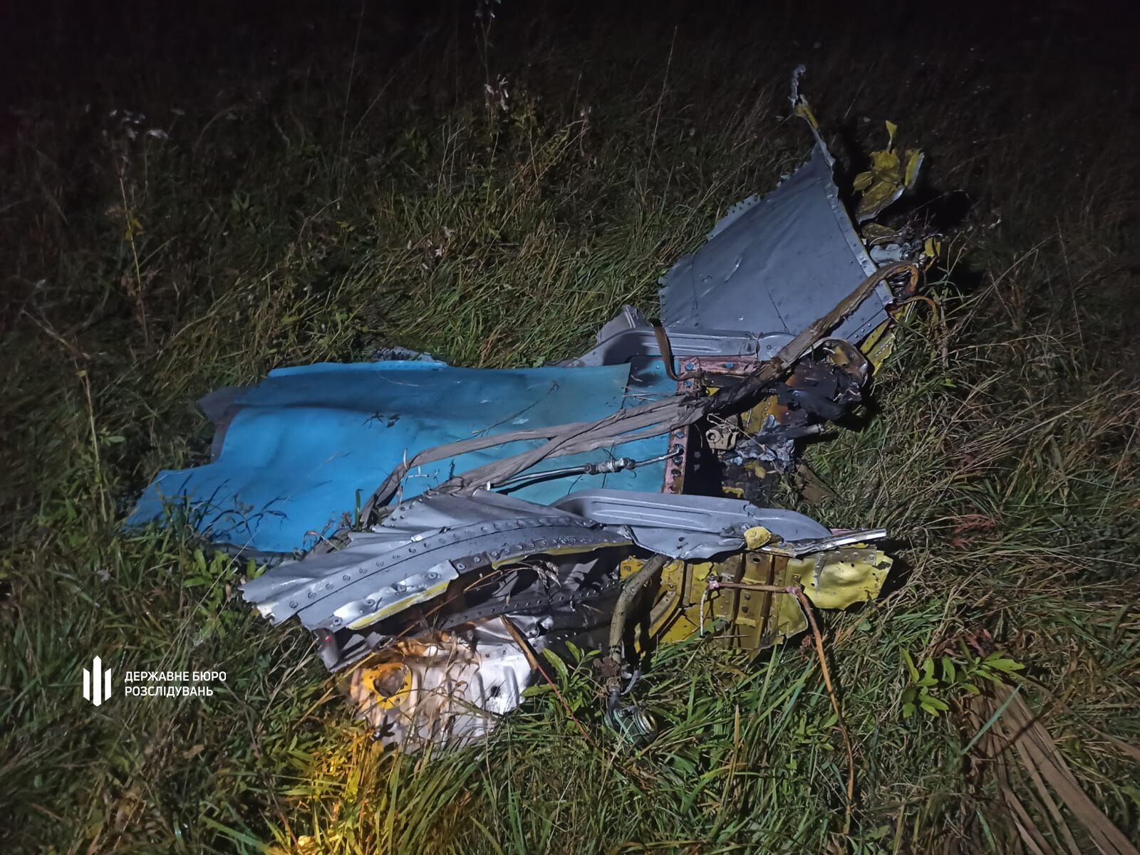 Обломки сбитого дрона зацепили кабину: в ГБР сообщили подробности падения военного самолета в Винницкой области. Видео