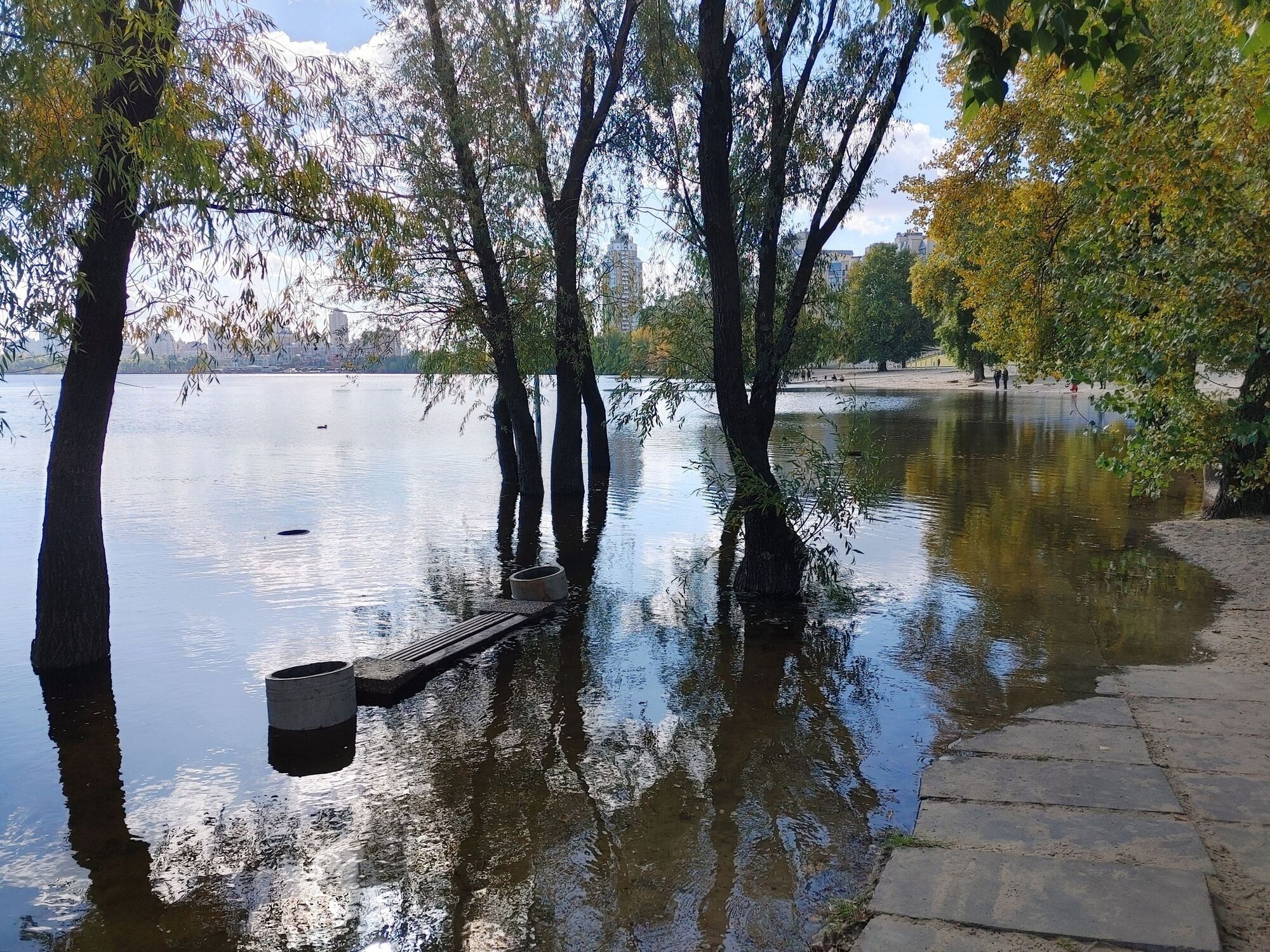 В сети показали последствия повышения уровня воды в Днепре в Киеве. Фото