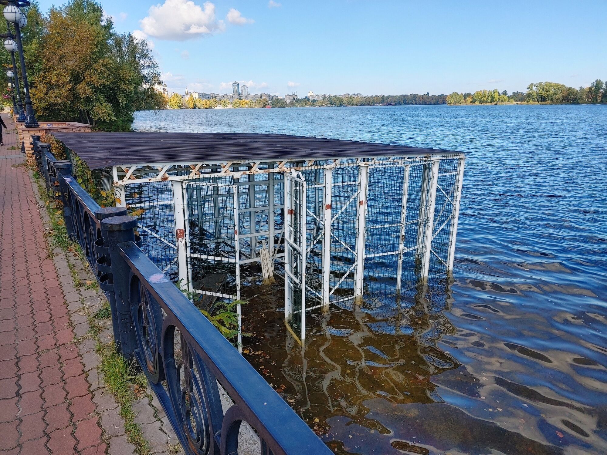 В сети показали последствия повышения уровня воды в Днепре в Киеве. Фото