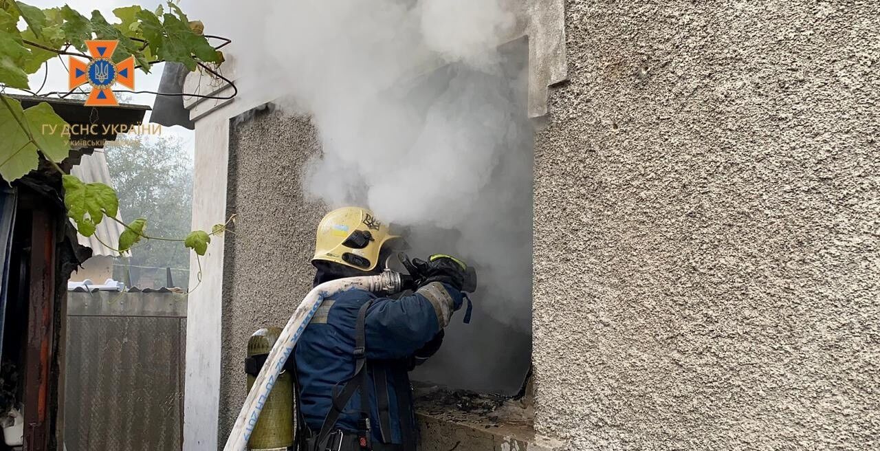 На Киевщине во время тушения пожара в доме спасатели обнаружили тело мужчины