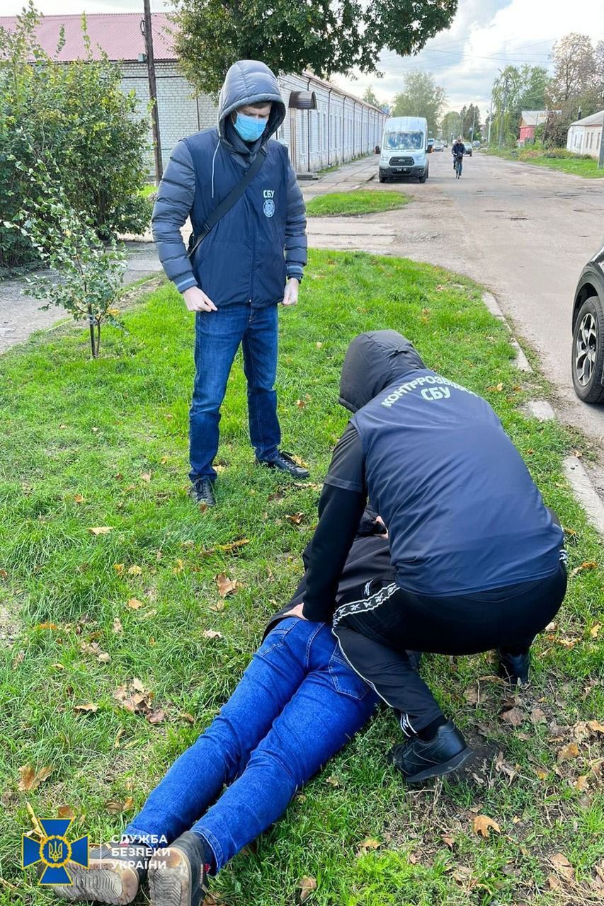 СБУ спіймала на гарячому агента РФ, який розвідував позиції ЗСУ на Харківщині. Фото 