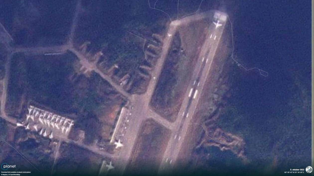 Россия перебросила стратегические бомбардировщики, способные нести ядерные боеголовки, к границе Норвегии: спутниковые фото