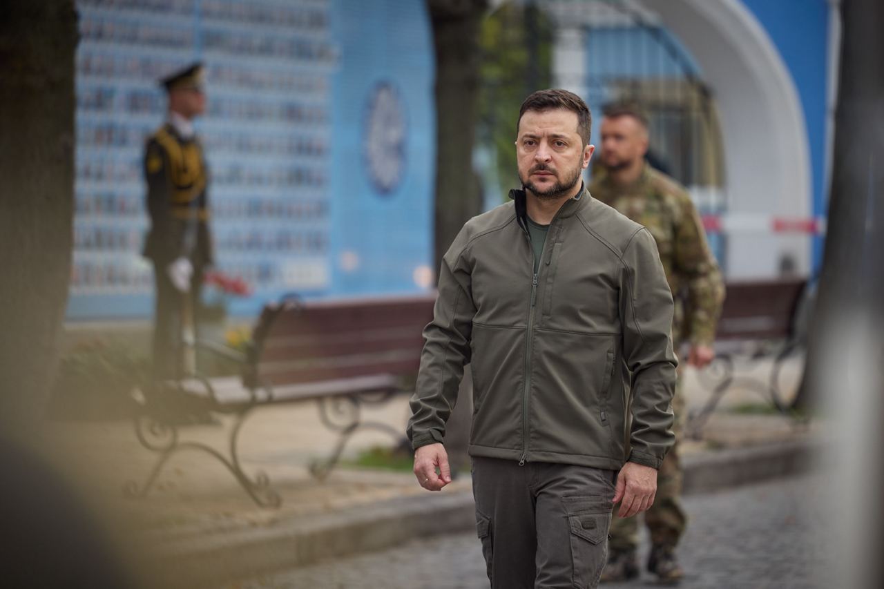 "Их подвиги навсегда в истории": Зеленский почтил память защитников, которые отдали жизнь за Украину. Видео