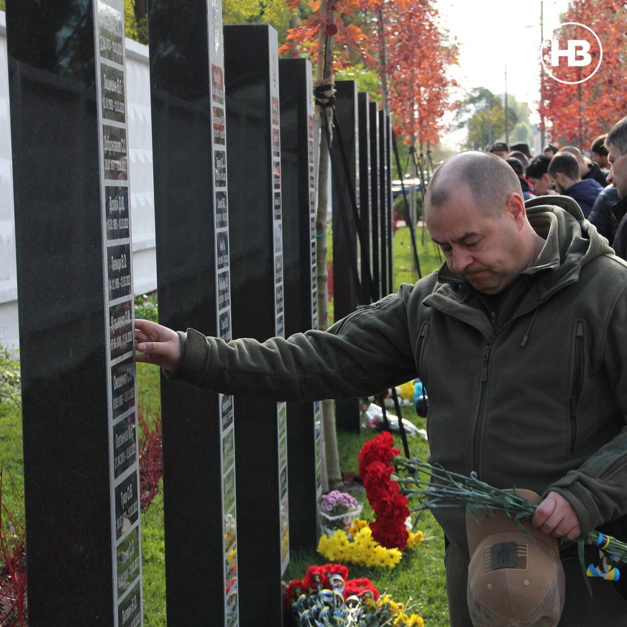В Киеве открыли Аллею памяти защитникам Украины. Фото