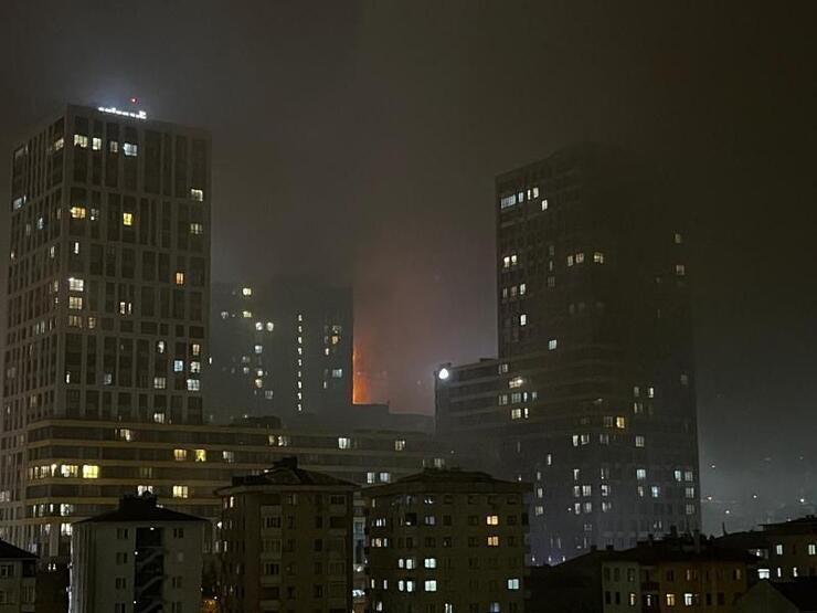 У Стамбулі загорівся хмарочос, вогонь охопив всі 24 поверхи будівлі. Фото та відео