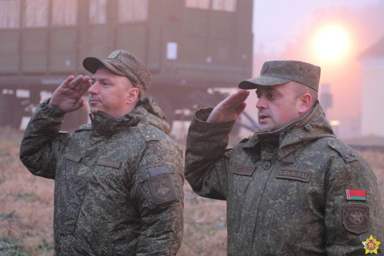 У Білорусі заявили про прибуття перших ешелонів військ РФ: зустрічали ''з хлібом і сіллю''. Відео
