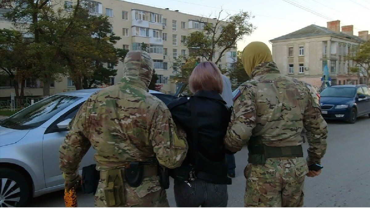 У Керчі затримали жінку, яка після вибуху на Кримському мосту підтримала дії України