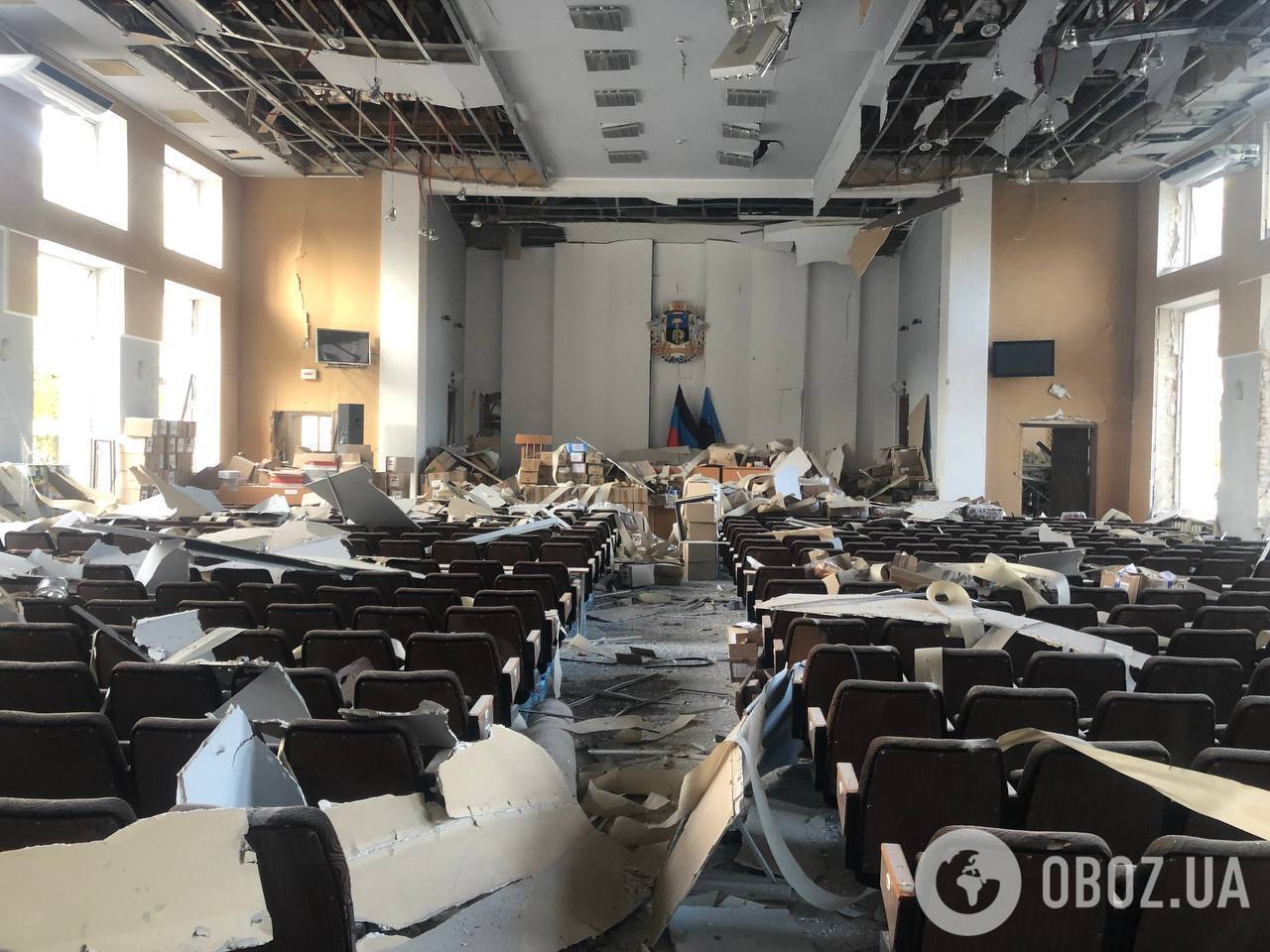 Разрушение в здании администрации "ДНР"