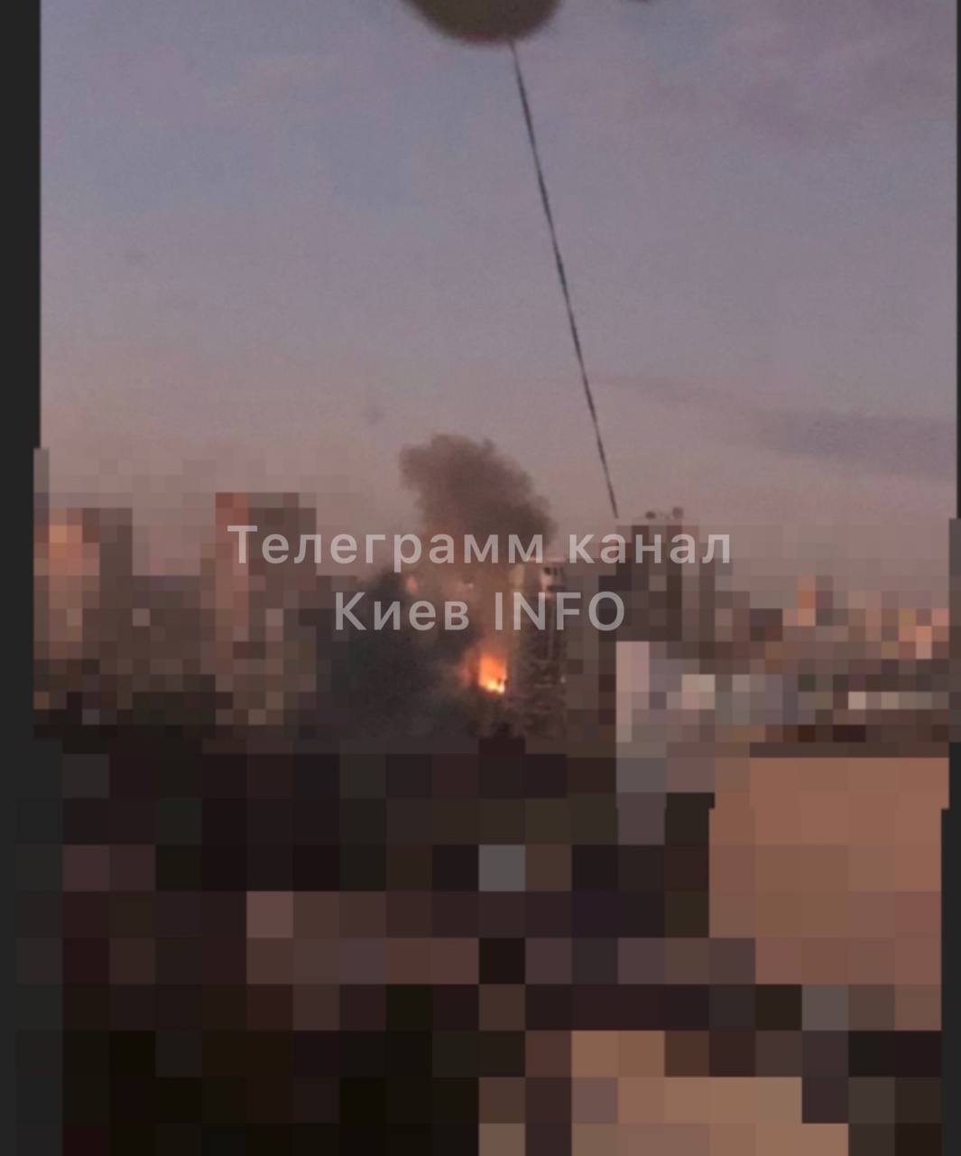 Киев утром атаковали дроны-камикадзе, прогремела серия взрывов: людей спасали из-под завалов. Фото и видео