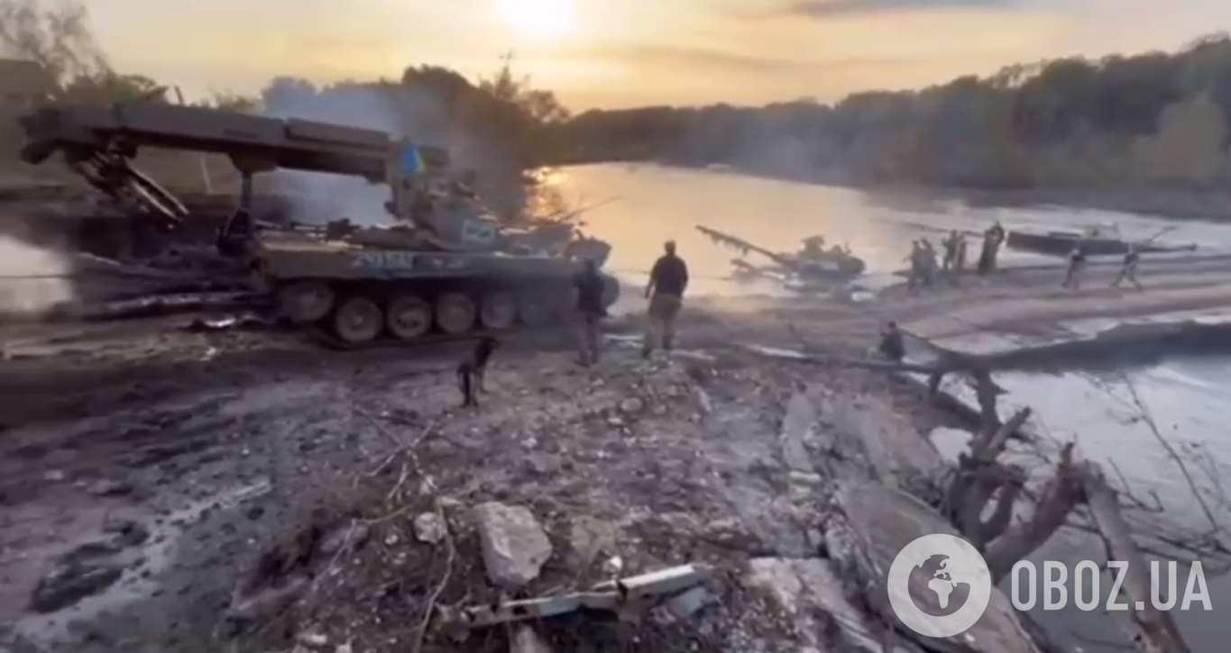 Як російський танк діставали з води