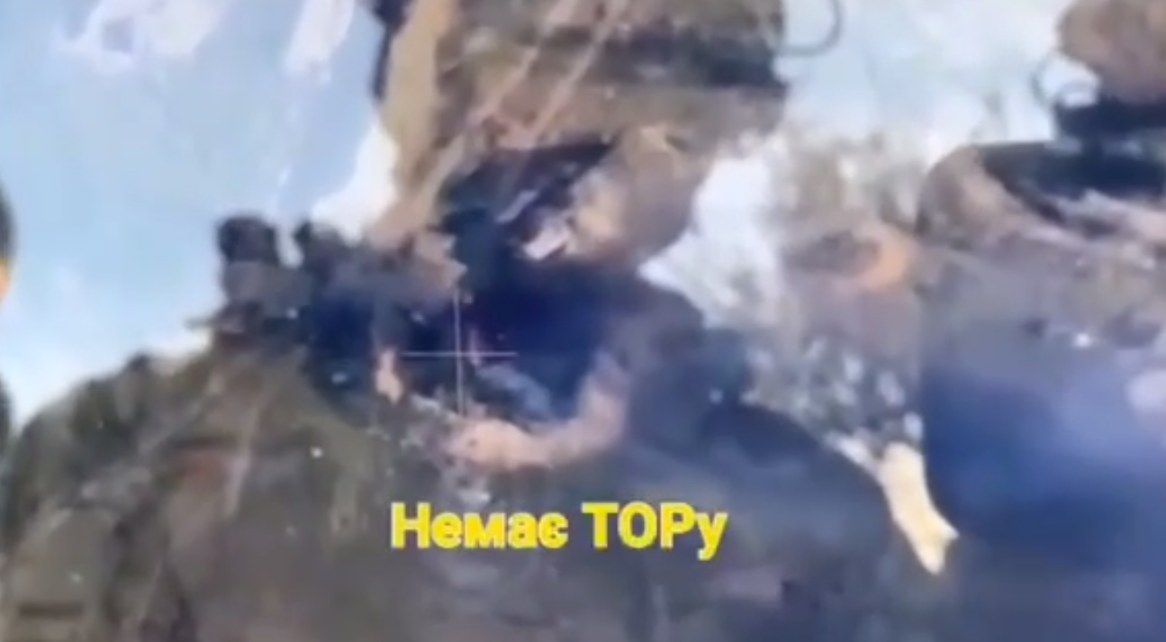 Украинские защитники на юге уничтожили российский ЗРК "Тор" стоимость около $60 млн. Видео