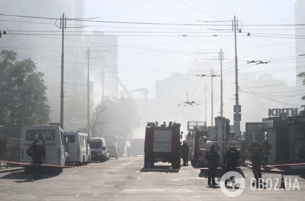 Момент влучання дрона-камікадзе у будинок у Києві зафіксувала нагрудна камера поліцейського